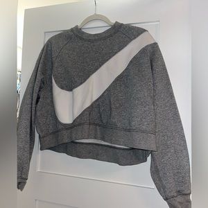 Cropped Nike Crew Neck